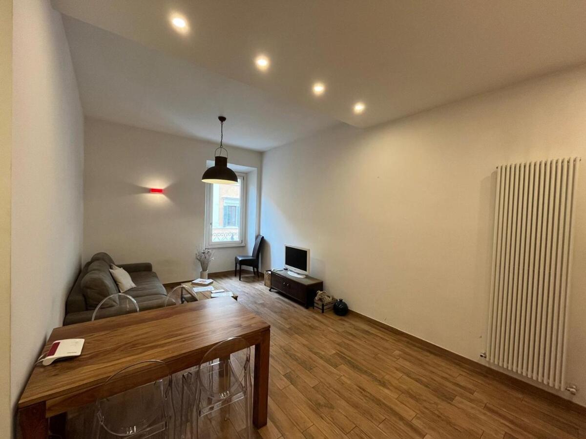 La Dolce Vita - Luxury Colosseum Boutique Apartment روما المظهر الخارجي الصورة