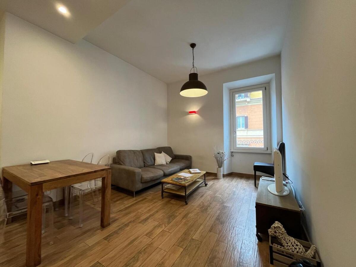 La Dolce Vita - Luxury Colosseum Boutique Apartment روما المظهر الخارجي الصورة
