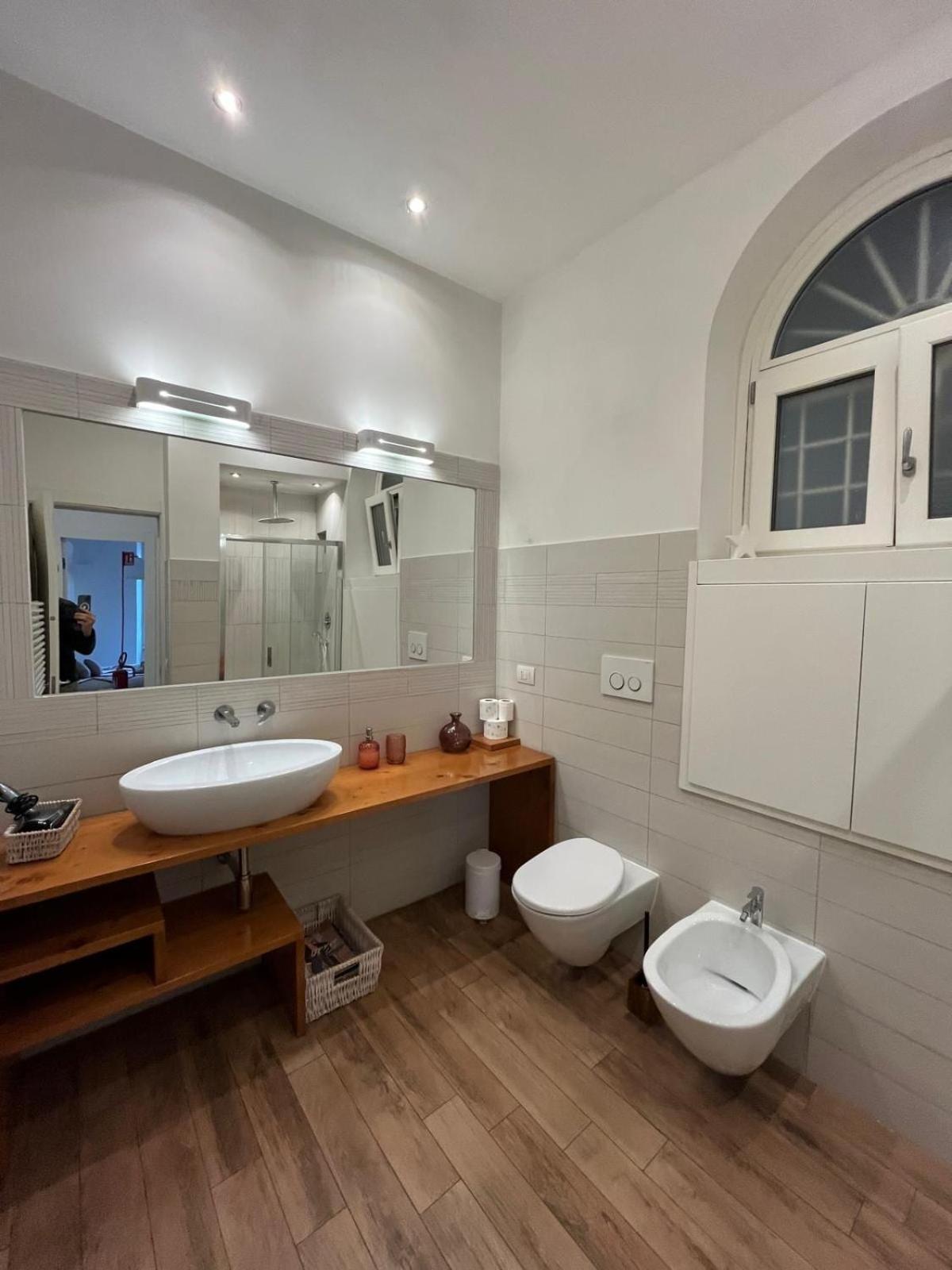 La Dolce Vita - Luxury Colosseum Boutique Apartment روما المظهر الخارجي الصورة